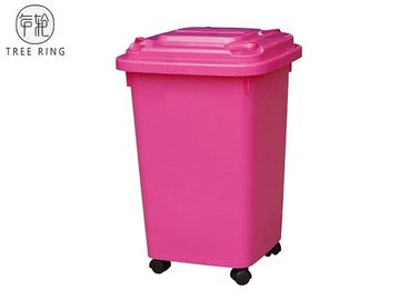 Niebieskie i żółte 50-litrowe plastikowe pojemniki na śmieci z recyklingiem czterech kółek